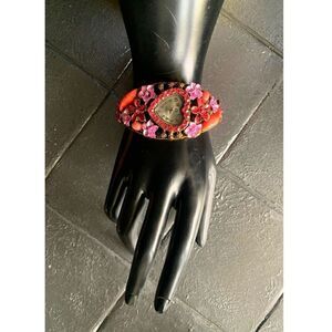 Figaro Couture Heart Cuff watch, set in Pink decor, Signed